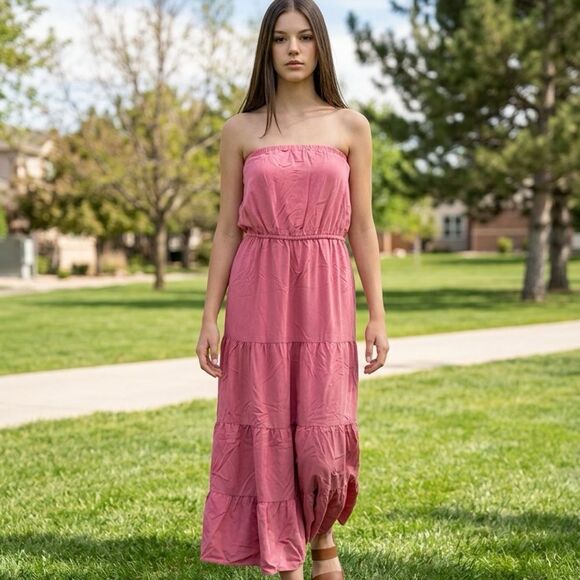 white birch Dresses & Skirts - NWOT White Burch Black Label Women’s Red Washed Tiered Strapless Maxi Dress- 2XL